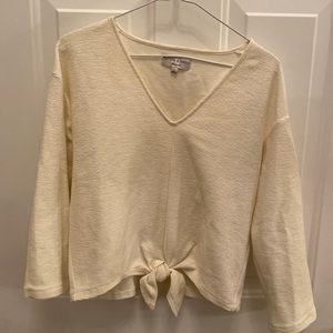 Madewell light sweater. Cute bow at the bottom. Size small.